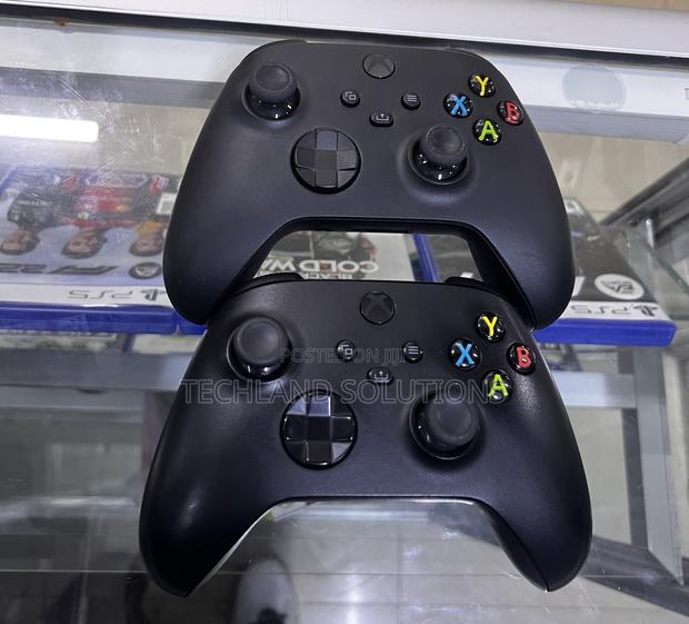 Home Used Matte Black Xbox Series X Controller - thumbnail 2