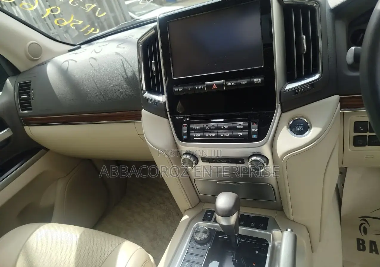 Toyota Land Cruiser 4.6 V8 ZX 2017 Black