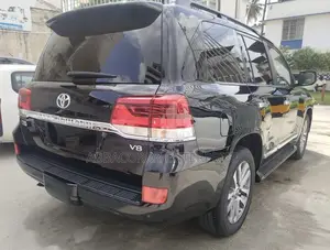 Toyota Land Cruiser 4.6 V8 ZX 2017 Black