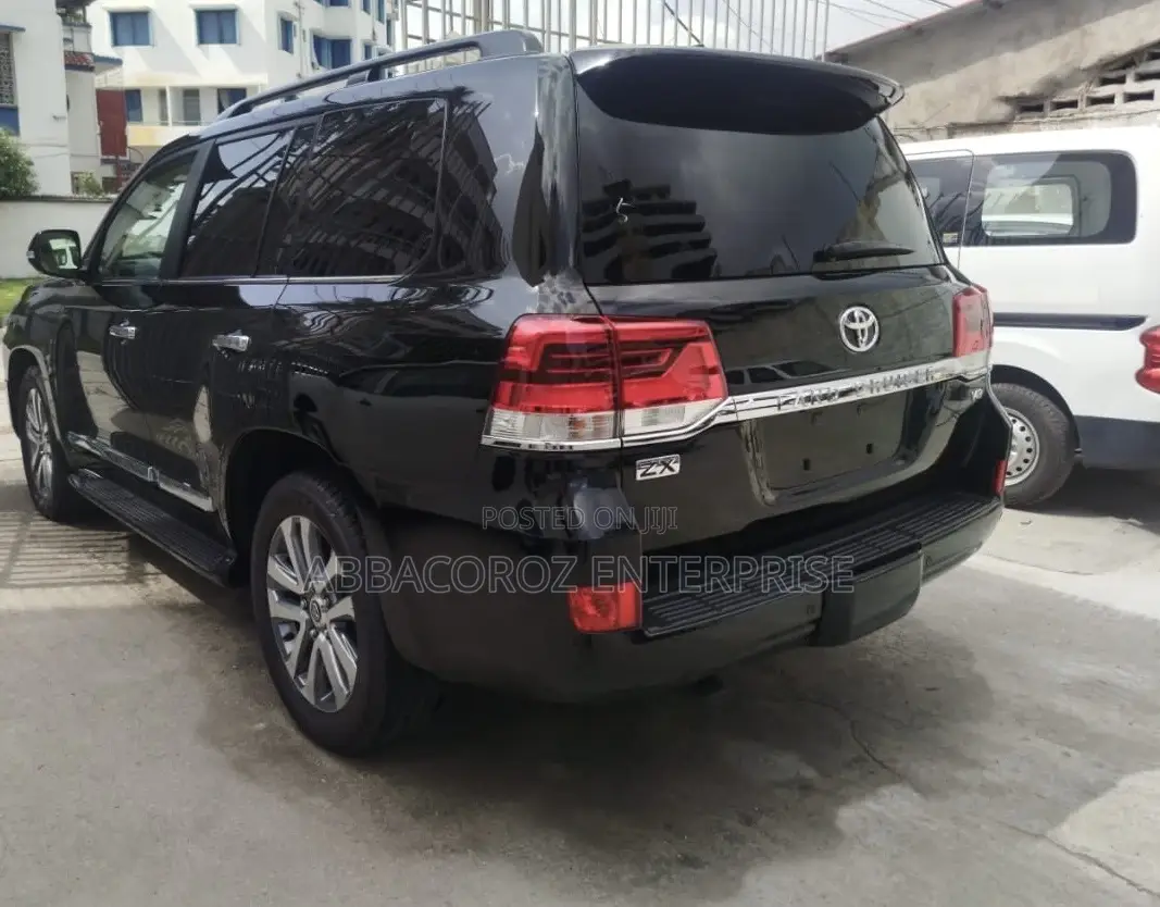 Toyota Land Cruiser 4.6 V8 ZX 2017 Black