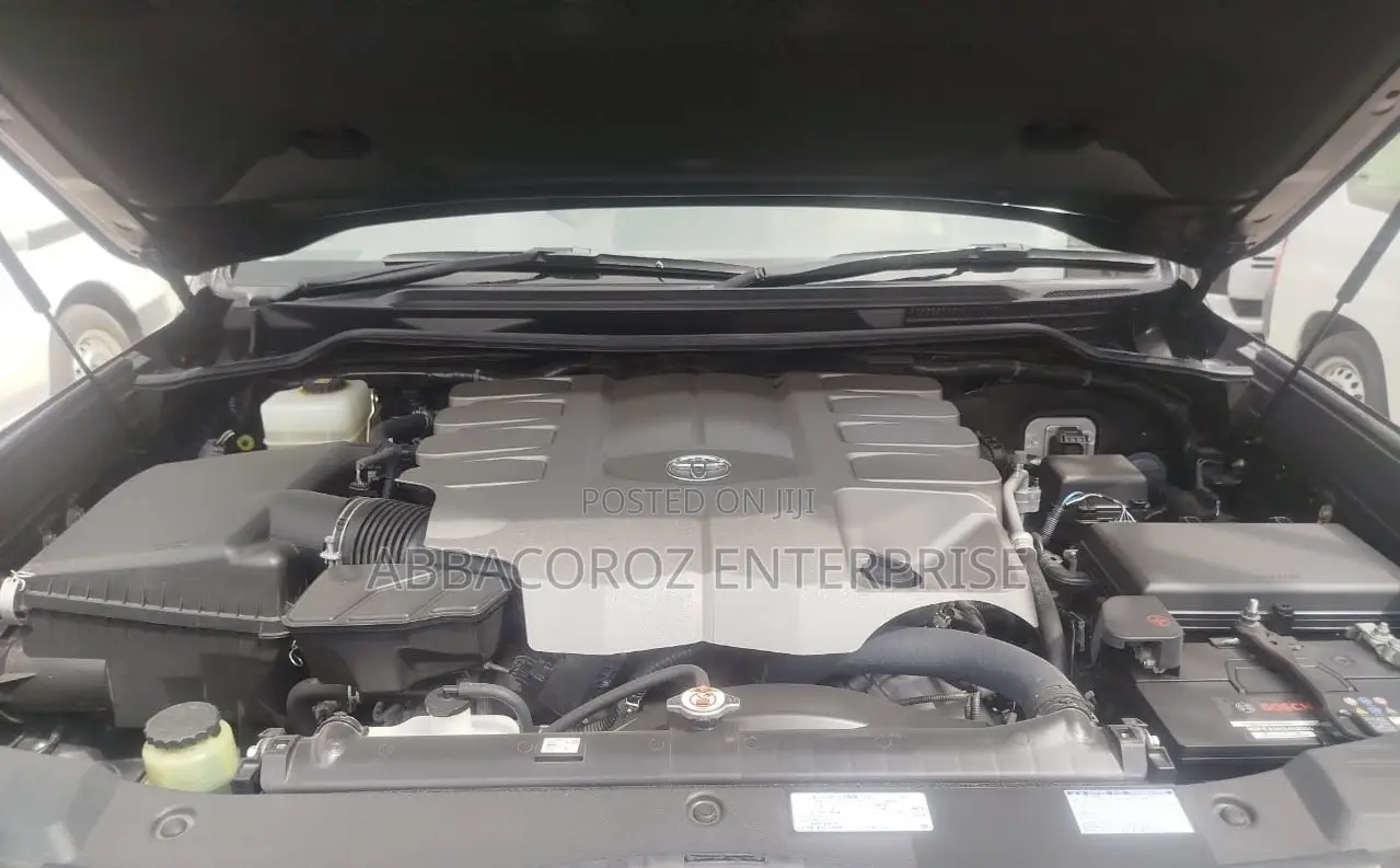 Toyota Land Cruiser 4.6 V8 ZX 2017 Black