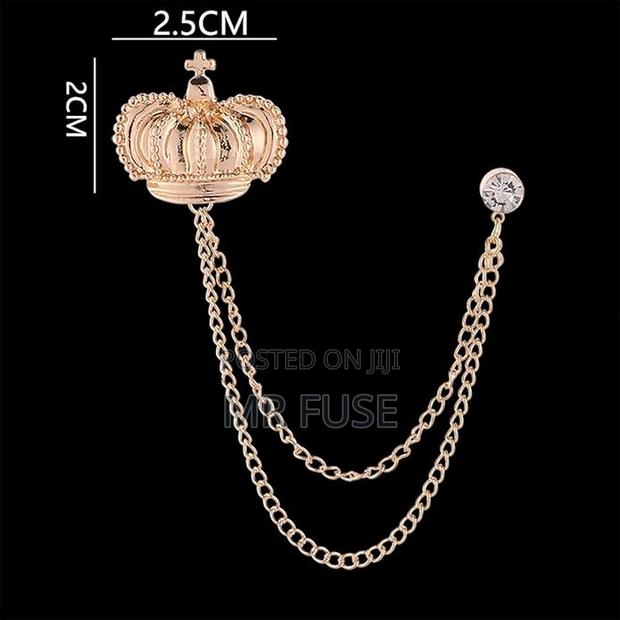 King Crown Lapel Brooch (Golden) - main view