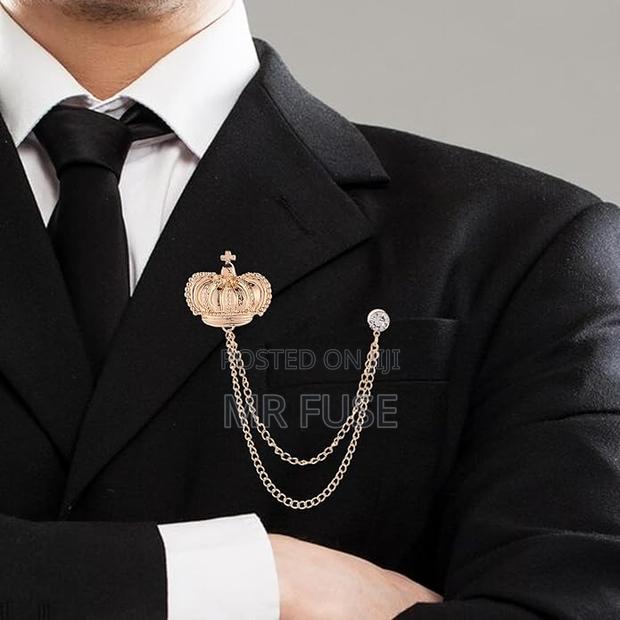 King Crown Lapel Brooch (Golden) - thumbnail 2
