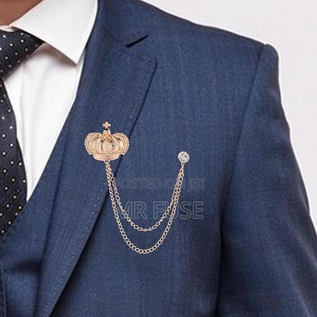 King Crown Lapel Brooch (Golden) - thumbnail 3