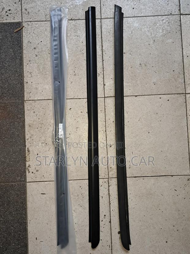 Weather Stripe Toyota Hiace 7l