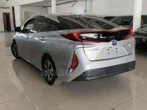 Toyota Prius Two Eco 2018 Silver