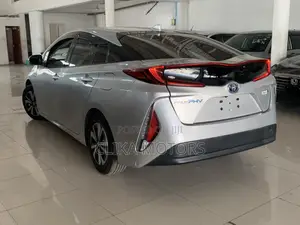 Toyota Prius Two Eco 2018 Silver