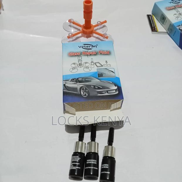 Adhesive Windscreen Repair Flyid