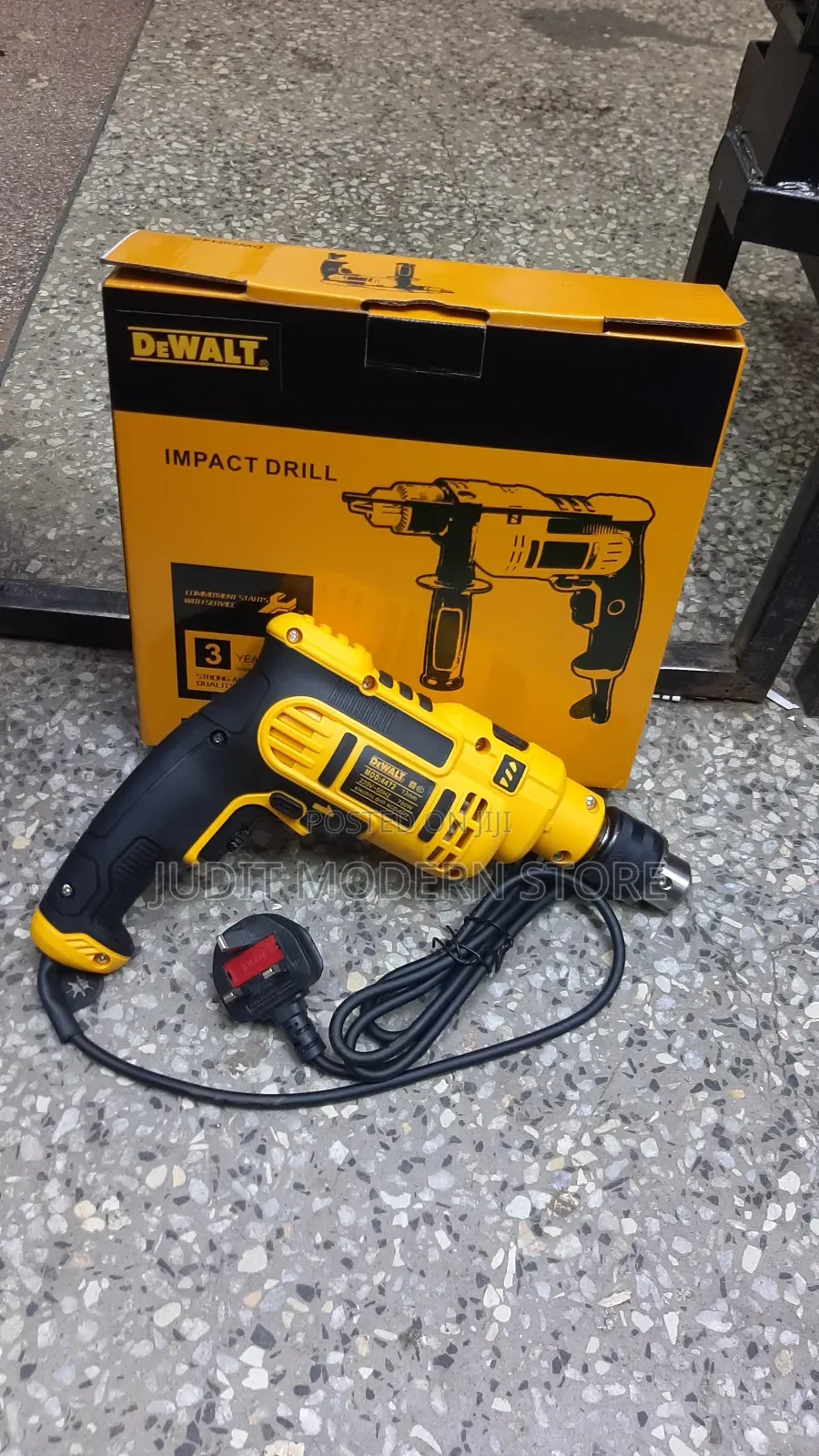 Dewalt Drill 700w