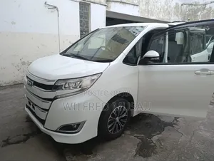 Toyota Noah 2.0 AWD (8 Seater) 2018 White