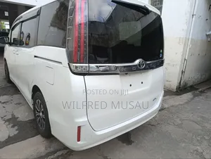 Toyota Noah 2.0 AWD (8 Seater) 2018 White
