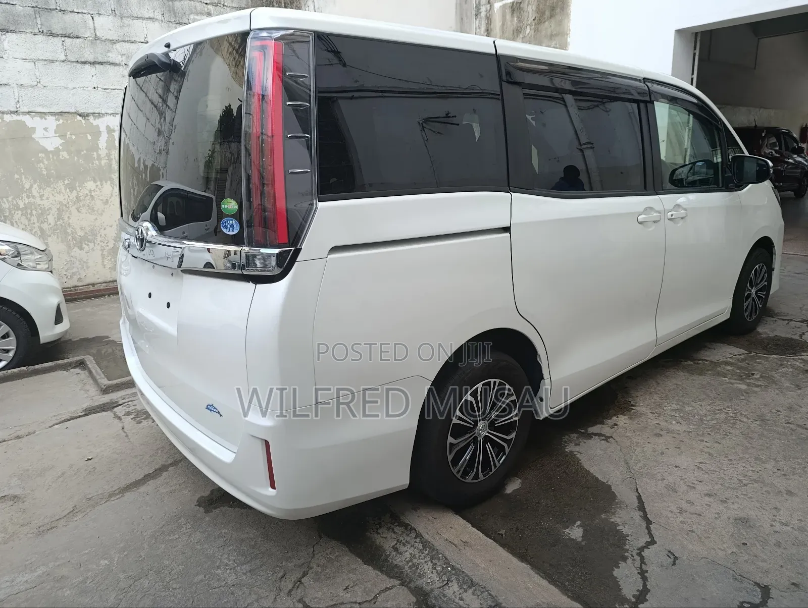 Toyota Noah 2.0 AWD (8 Seater) 2018 White