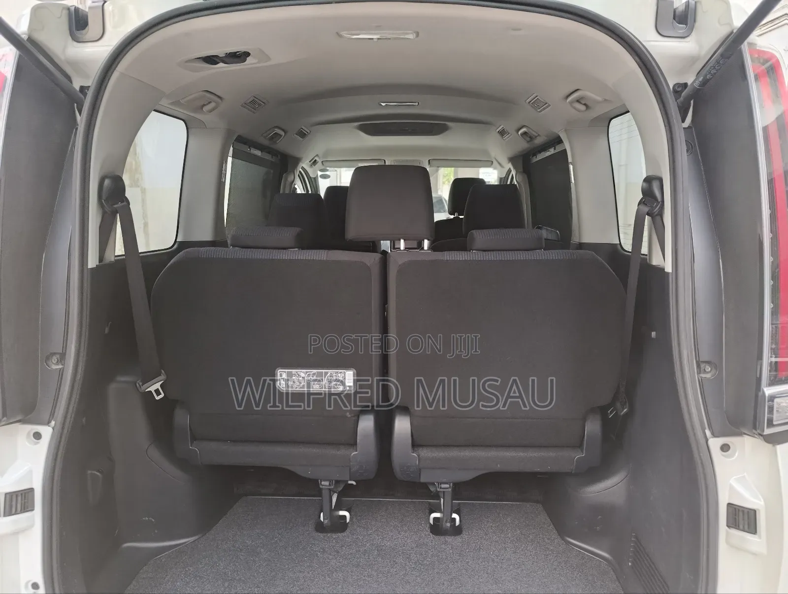 Toyota Noah 2.0 AWD (8 Seater) 2018 White