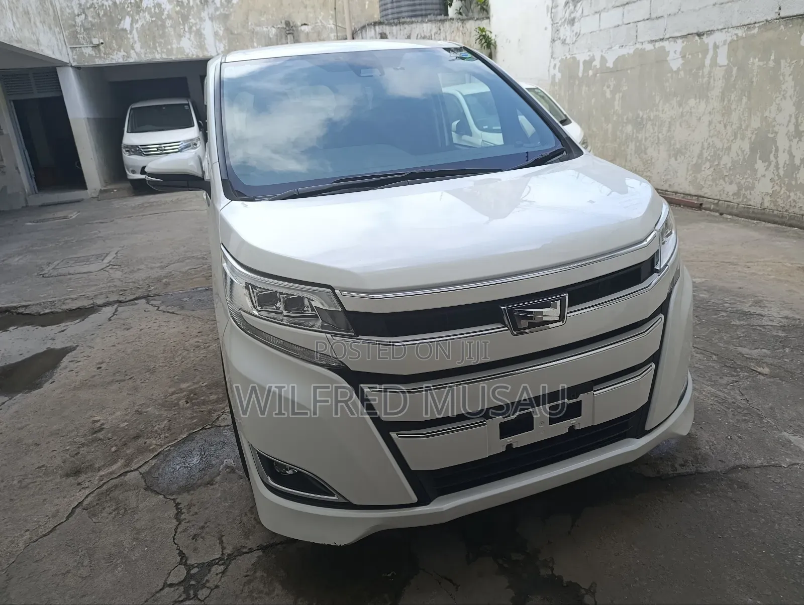 Toyota Noah 2.0 AWD (8 Seater) 2018 White
