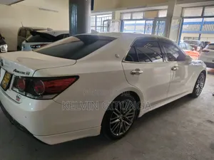 Toyota Crown 2018 White