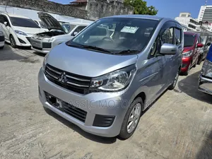 Mitsubishi EK Wagon 660 FWD 2017 Silver