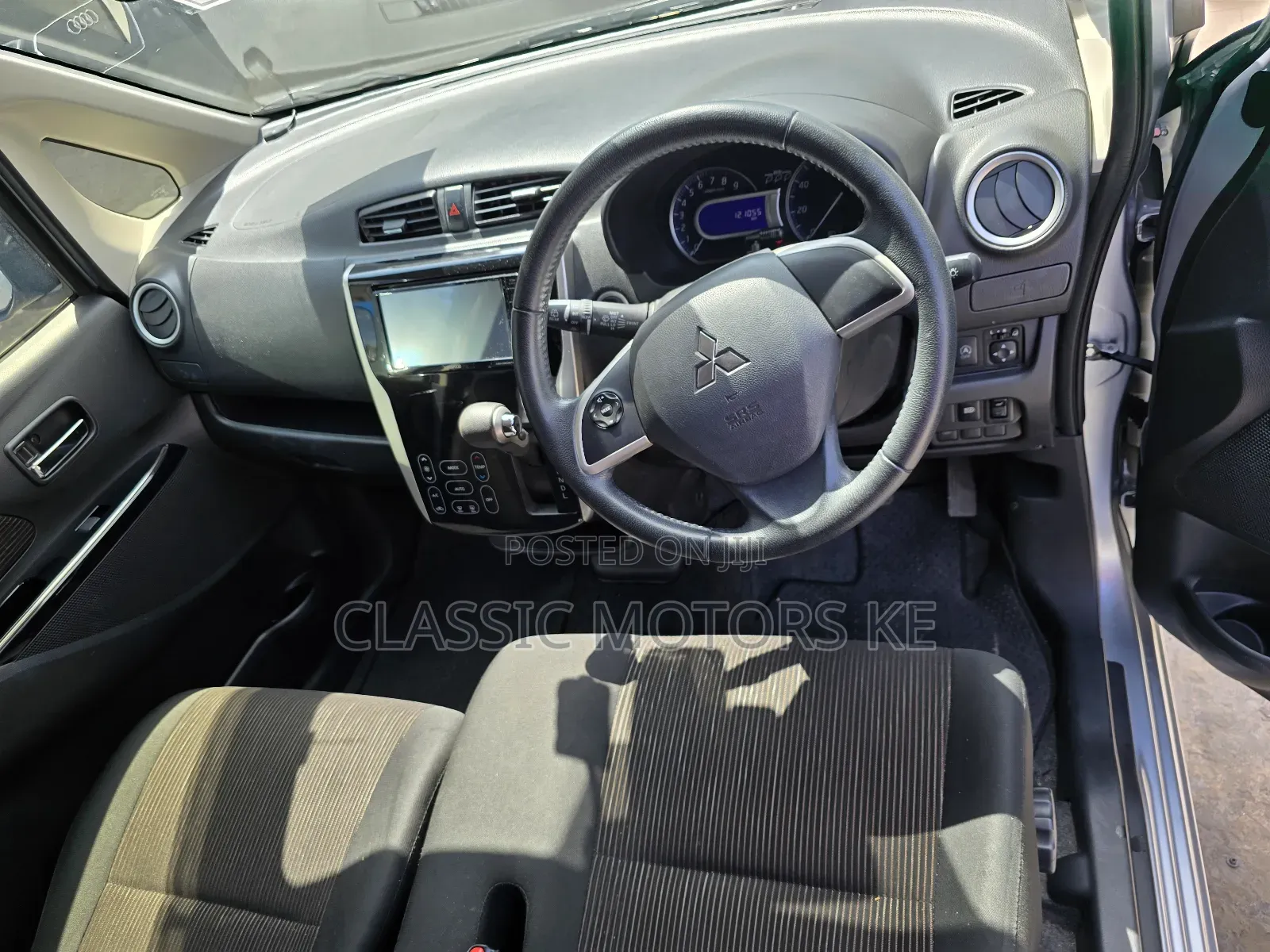 Mitsubishi EK Wagon 660 FWD 2017 Silver