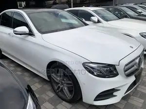 Mercedes-Benz E220 2017 Off white