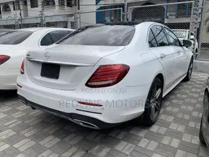 Mercedes-Benz E220 2017 Off white