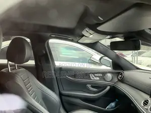 Mercedes-Benz E220 2017 Off white