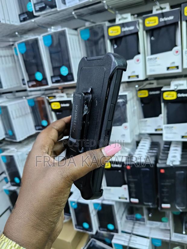 iPhone 15 Pro Max Otterbox Defender Back Cover - thumbnail 2