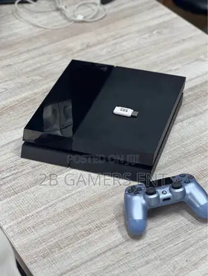Chipped Standard Ps4 and 10 Games Free