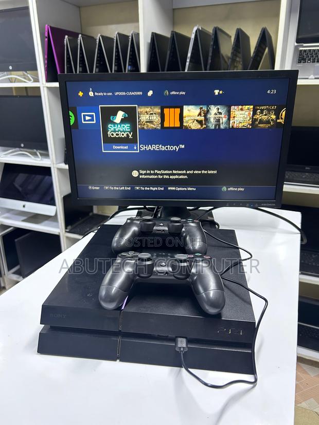 Sony Playstation 4 - thumbnail 2