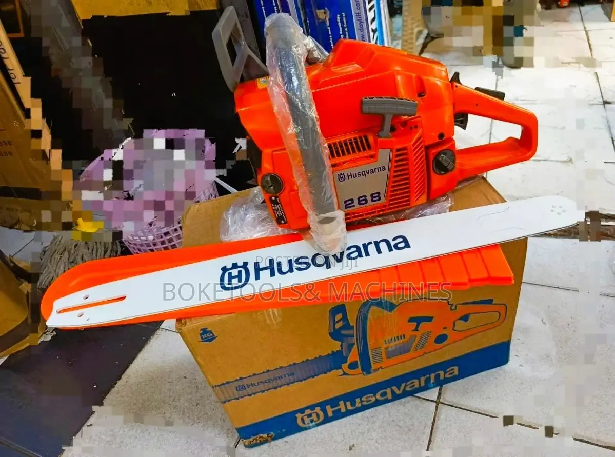 Commercial Husqvarna 272 Powersaw Machine