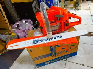 Commercial Husqvarna 272 Powersaw Machine