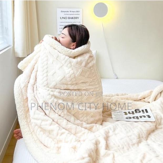Double Sided High Quality Throwblanket - thumbnail 2