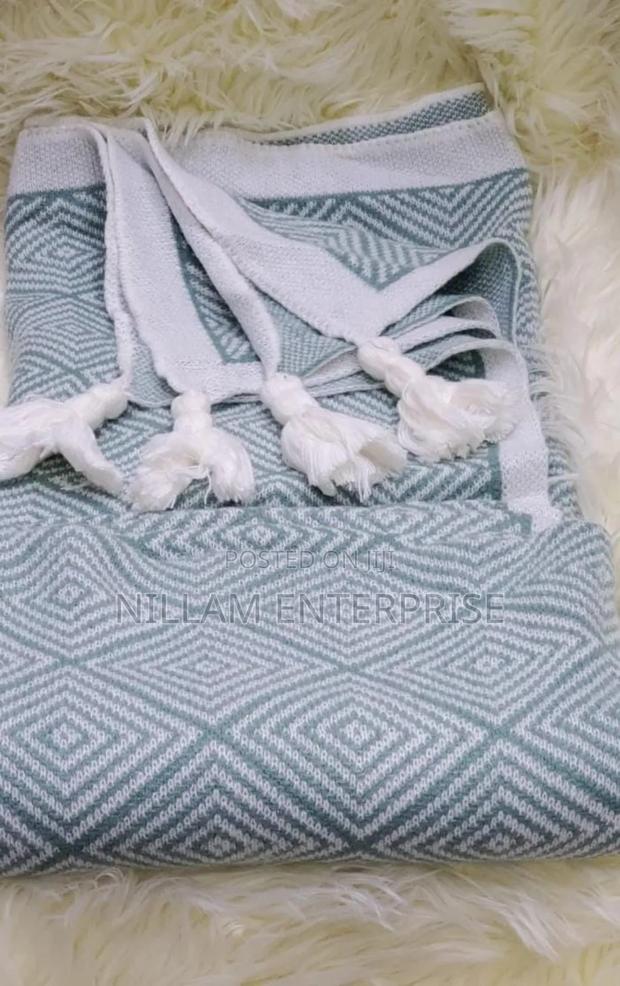 Throw Blanket - Knitted* - thumbnail 3