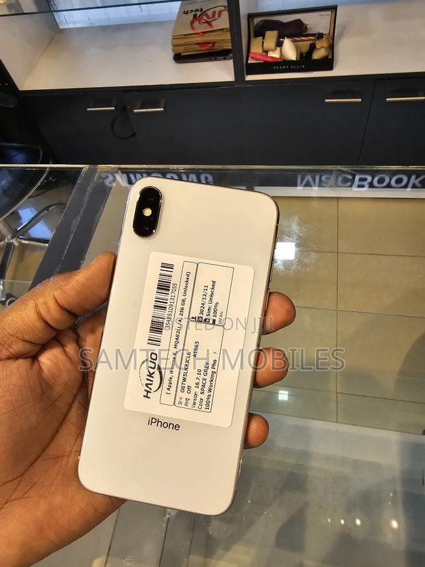 Apple iPhone X 256 GB White - main view
