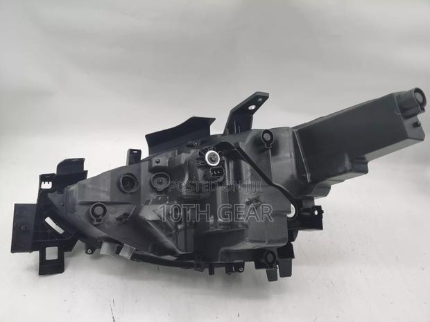 Mazda CX5 2017 Headlight Right Piece Original - thumbnail 2