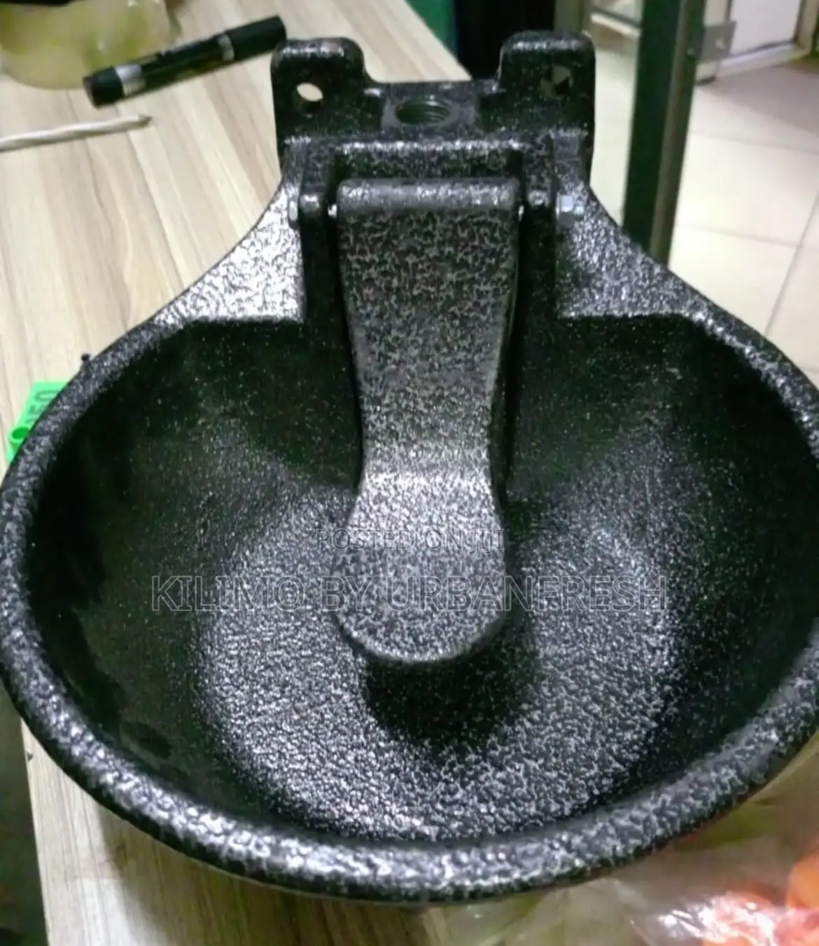 Cast Iron Automatic Drinking Bowl With Tongue Valve.