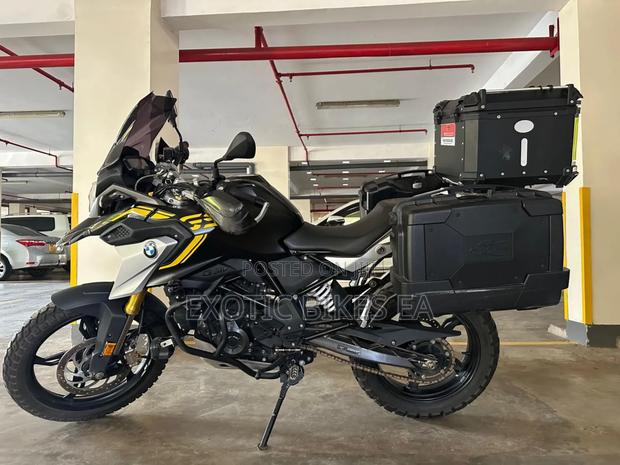 BMW 2022 Black - main view