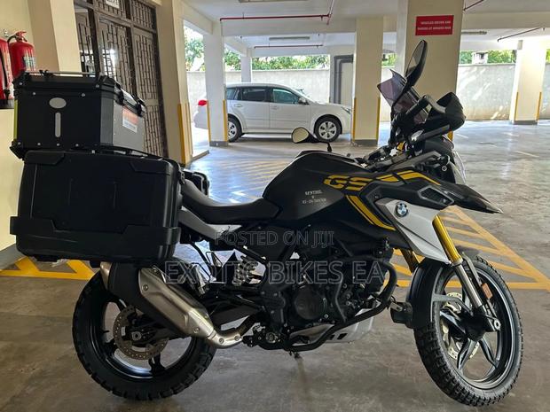 BMW 2022 Black - thumbnail 3