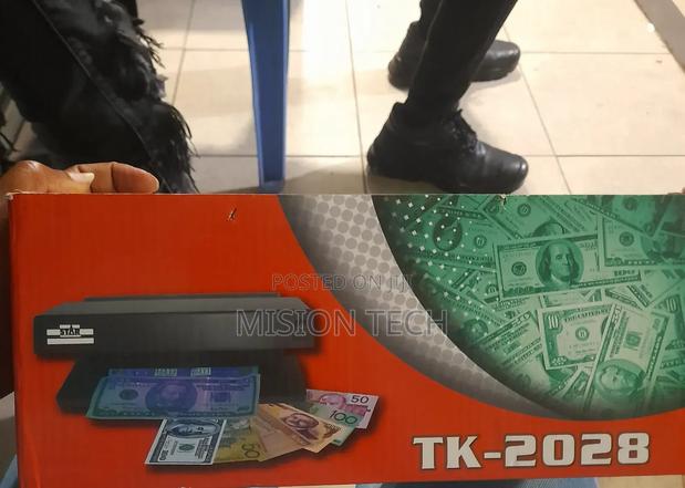 Counterfeit/Fake Moneydetector,° *