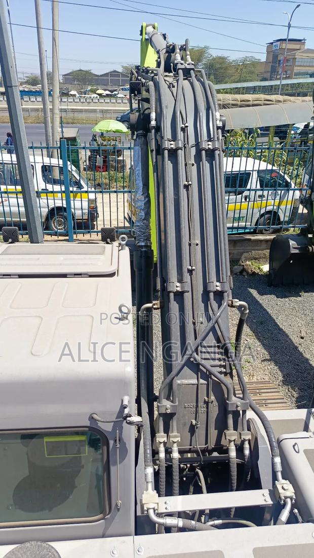 21.5t Excavetor - thumbnail 3