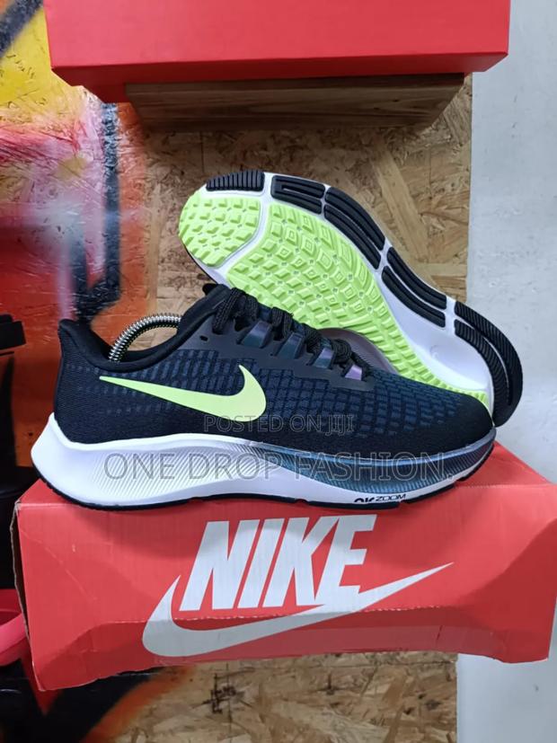 Nike.Zoom.Sneakers 799 - thumbnail 2
