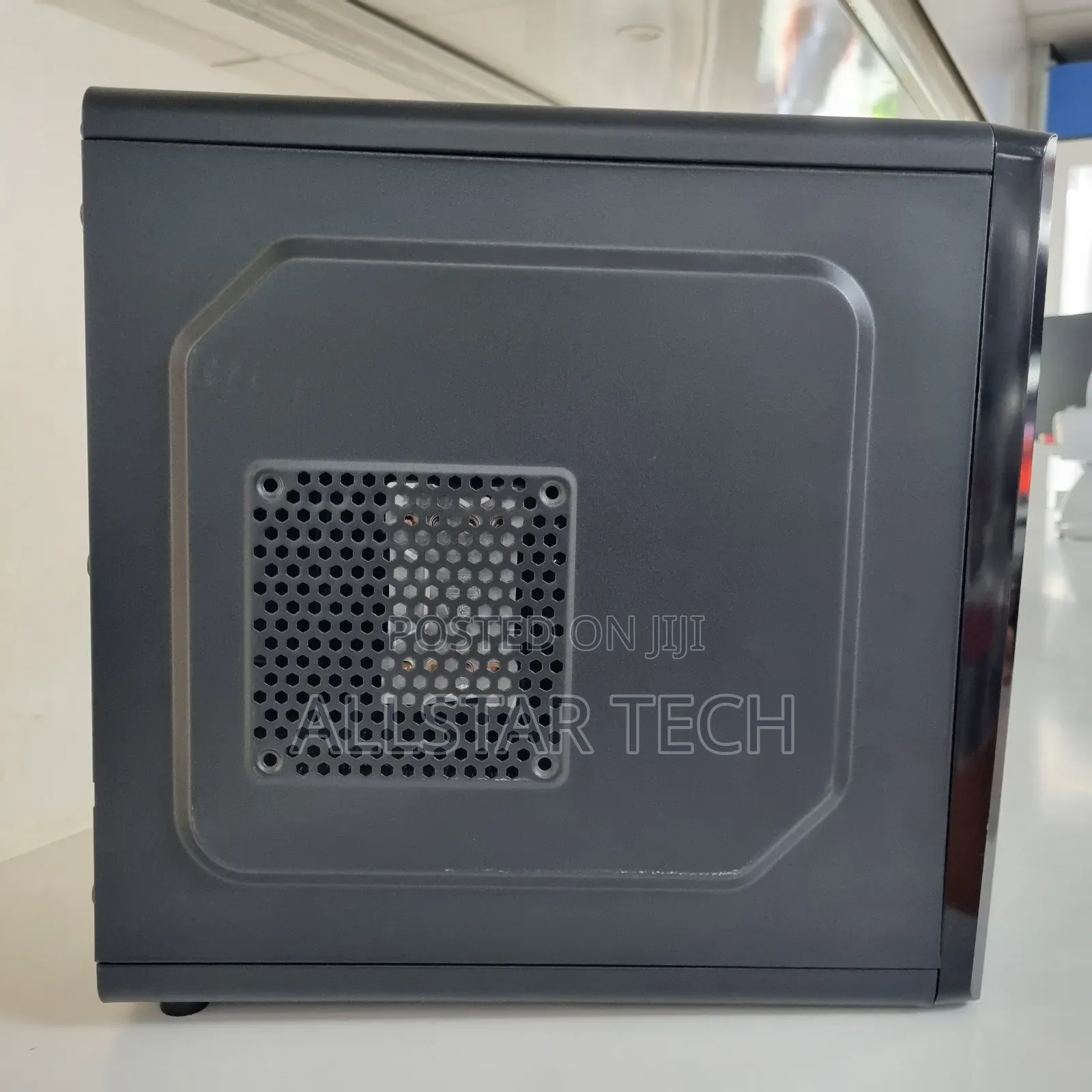 Desktop Computer MSI Model 16GB AMD Ryzen 5 SSD 512GB