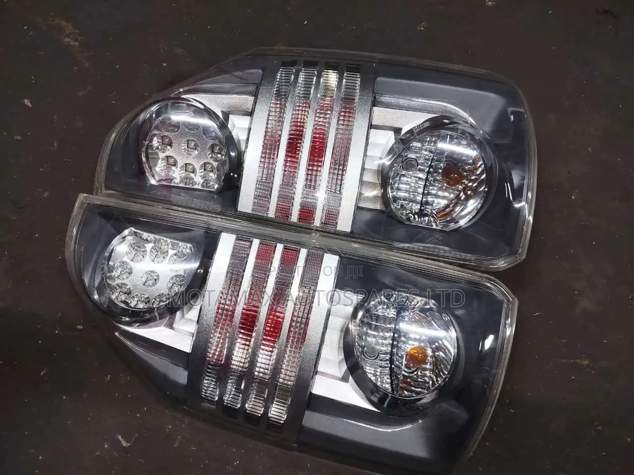 Toyota Voxy ZRR70 Tail Lights