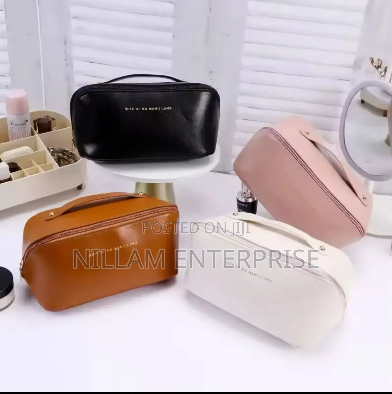 *Multifunctional Waterproof Large Cosmetic Bag