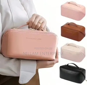 *Multifunctional Waterproof Large Cosmetic Bag