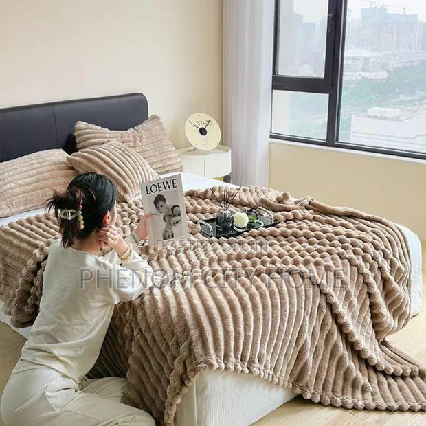 Cozy Soft Velvet Throwblankets - thumbnail 2