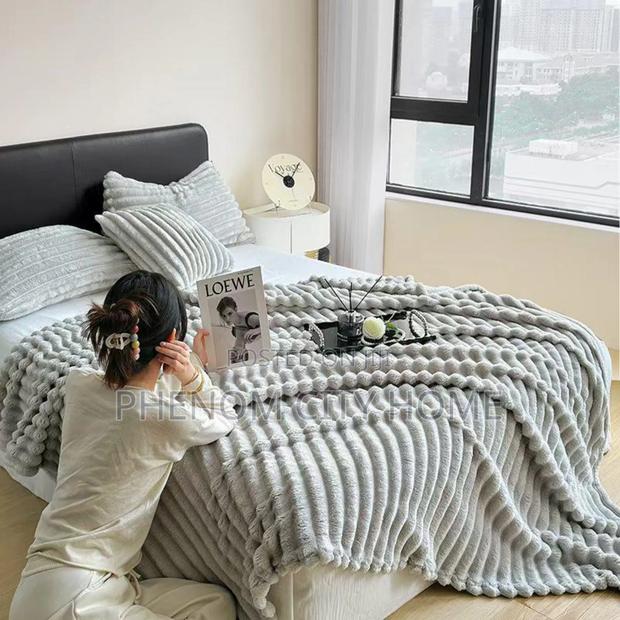 Cozy Soft Velvet Throwblankets - thumbnail 3