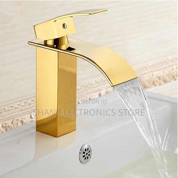 Faucet Single Hole Cold Hot Water Tap Lavatory Sink Mixer