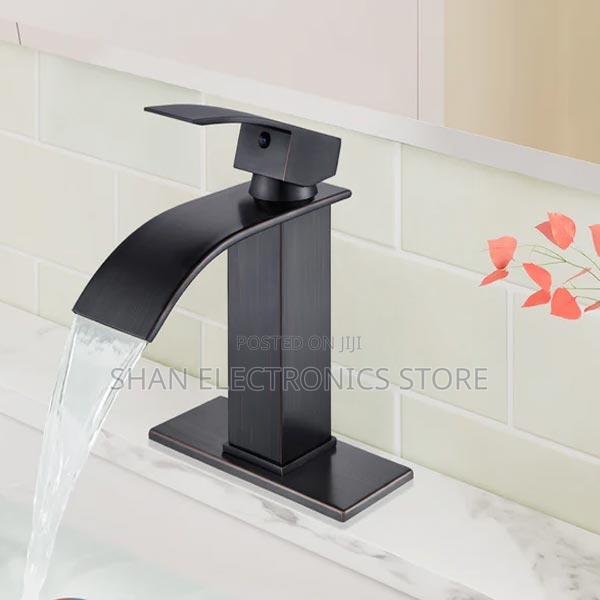 Modern Gold Waterfall Basin Faucet Bathroom Mixer Tap