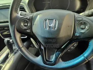 Honda Vezel 2017 Red