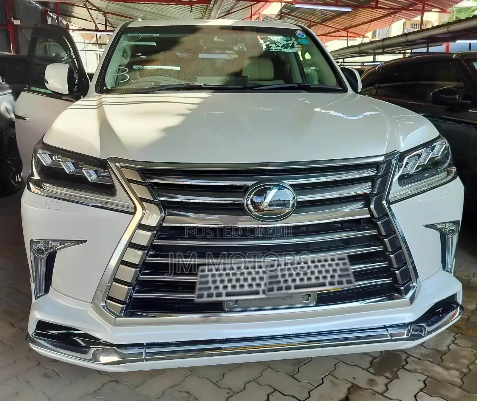 Lexus LX 2018 White