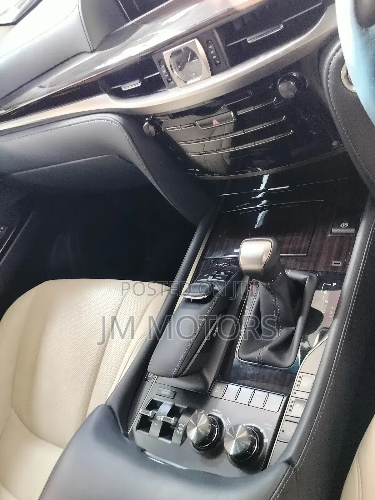 Lexus LX 2018 White